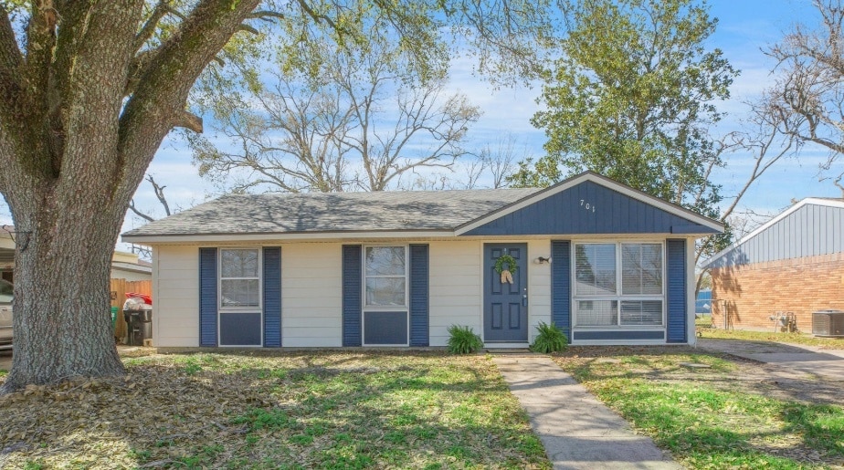 Primary Photo - 701 Churchill Dr