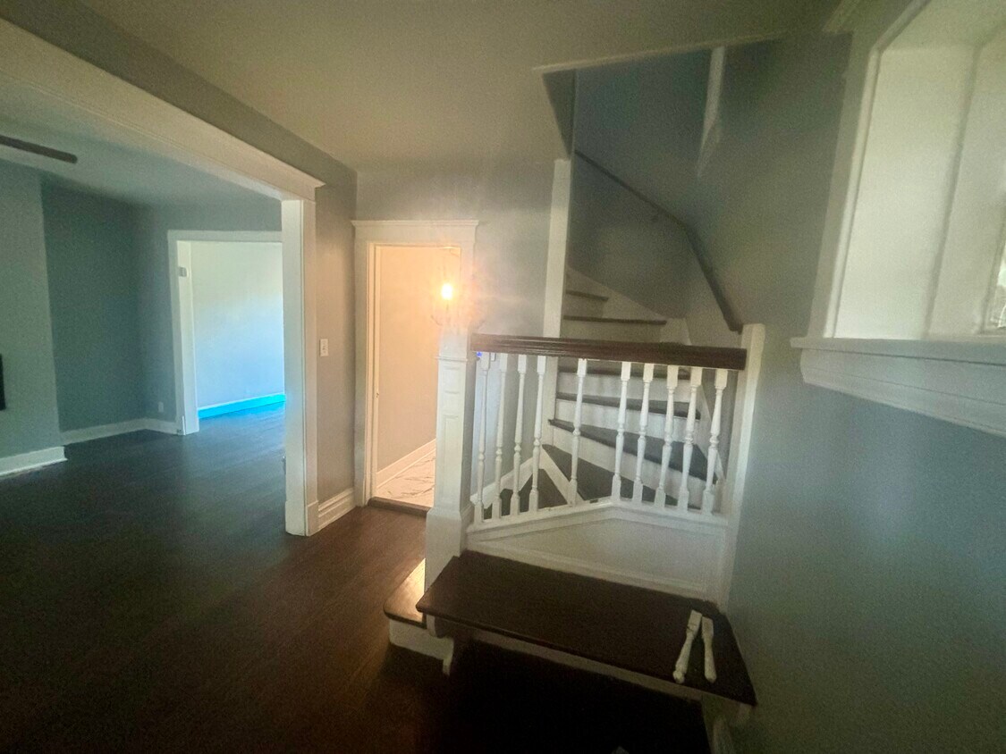 Foto principal - 7019 S Calumet Ave