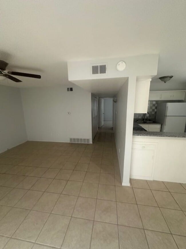 Building Photo - Ground floor Apartment near Camp Bowie on ...