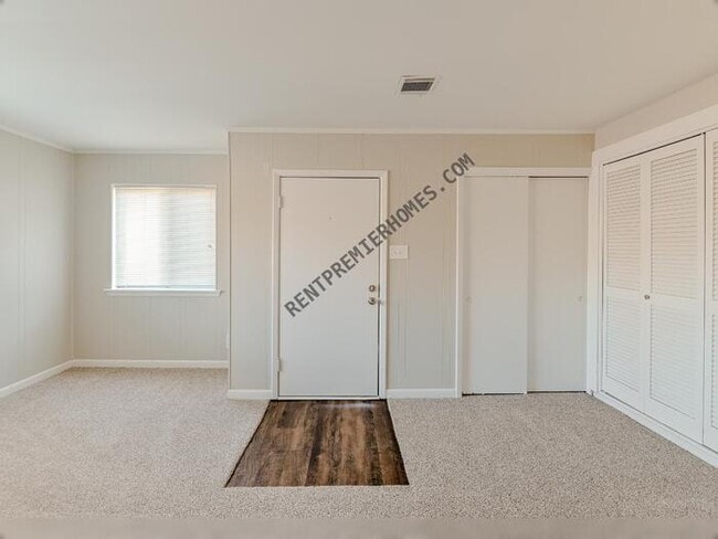 Building Photo - 412 Del Rio Dr