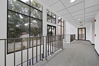 Building Photo - 3025 Walnut Bend Ln