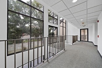 Building Photo - 3025 Walnut Bend Ln