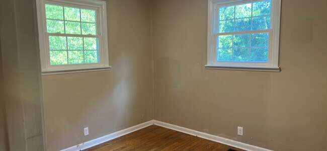Foto del edificio - 5105 Roberts Ct