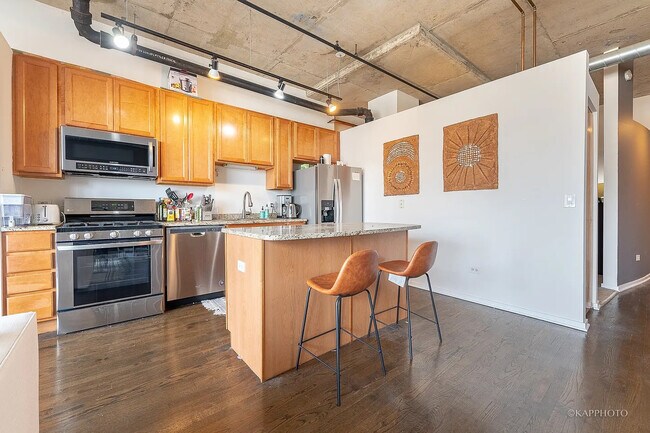 Building Photo - 6 S Laflin St