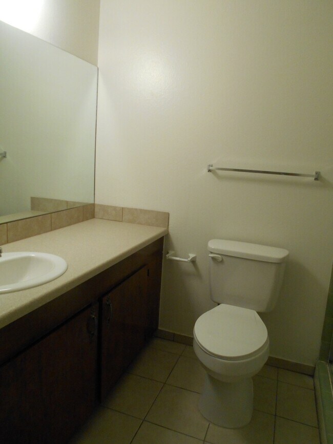 Building Photo - Centrally Located 2 bedroom home