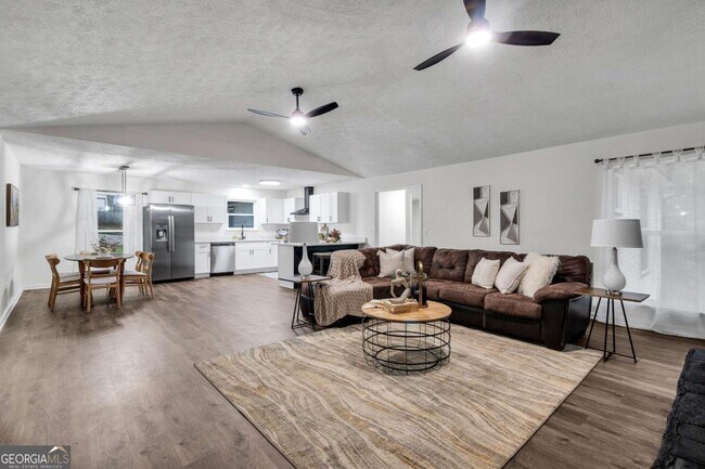 Building Photo - 6881 Hickory Hollow Dr