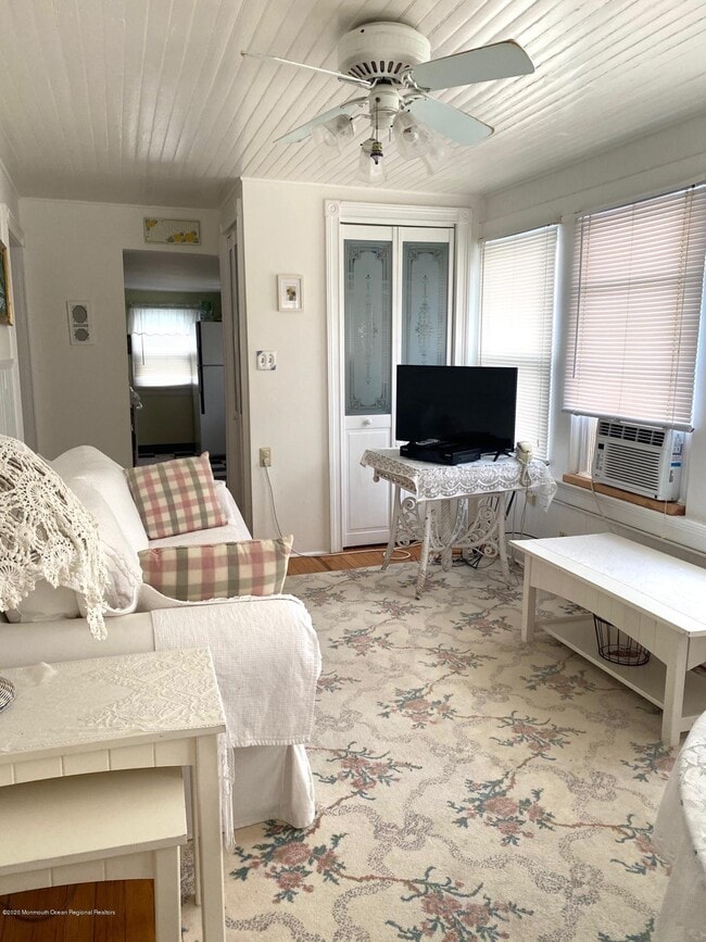 Building Photo - 7 Webb Ave