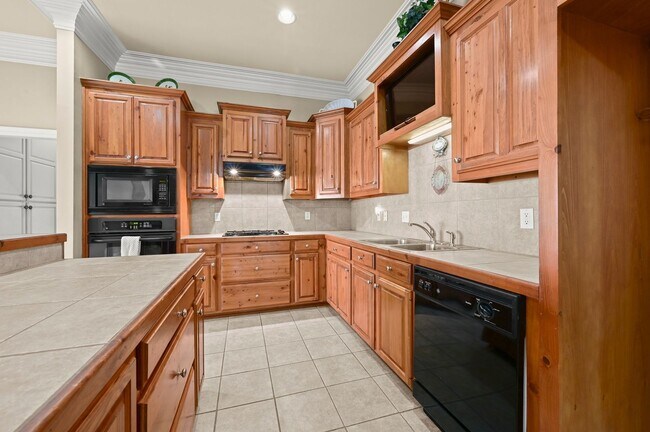 Building Photo - 37038 Millwood Dr