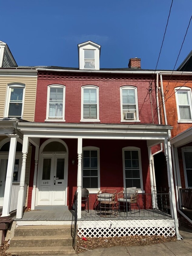 Primary Photo - 137 E New St