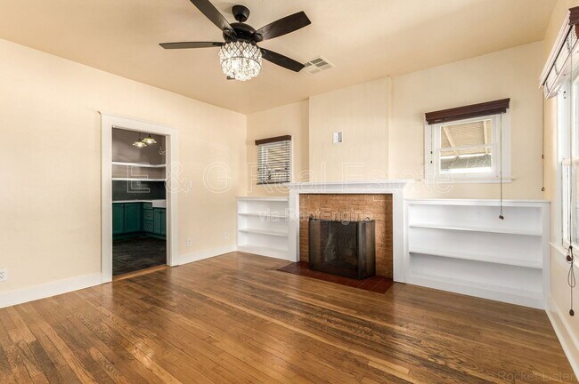 Foto del edificio - 2034 N Mitchell St