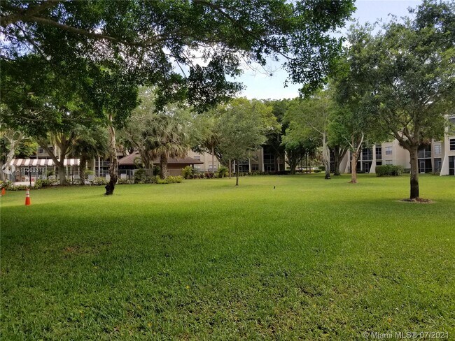 Foto del edificio - 9420 Poinciana Pl