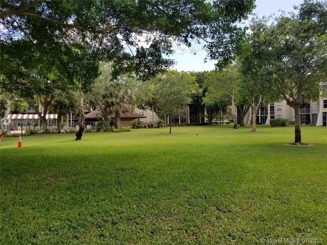 Building Photo - 9420 Poinciana Pl