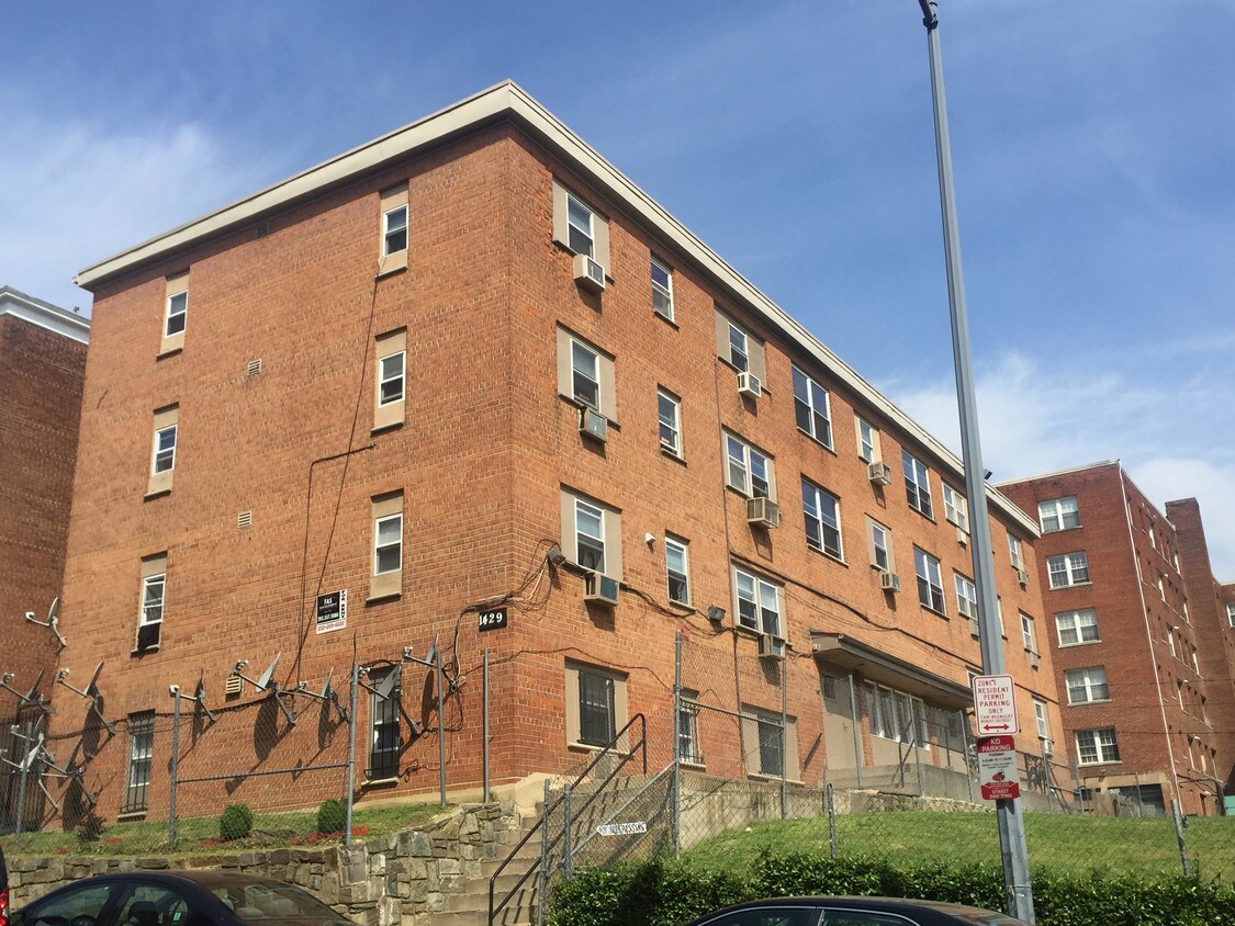 Primary Photo - 1429 Belmont St NW