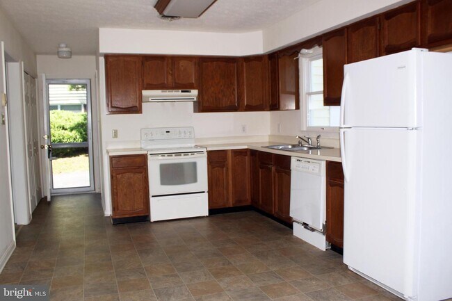 Building Photo - 109 Cloverdale Ct