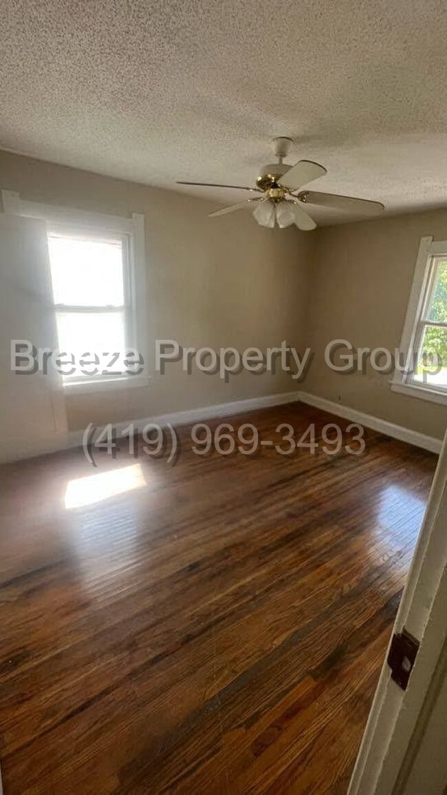Building Photo - 4228 N Lockwood Ave
