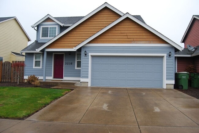 Building Photo - Well Maintained 3 Bedroom 2.5 Bath Newberg OR