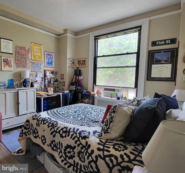 Building Photo - 2031 Locust St