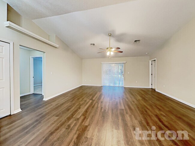 Foto del edificio - 3233 Ambassador Ave