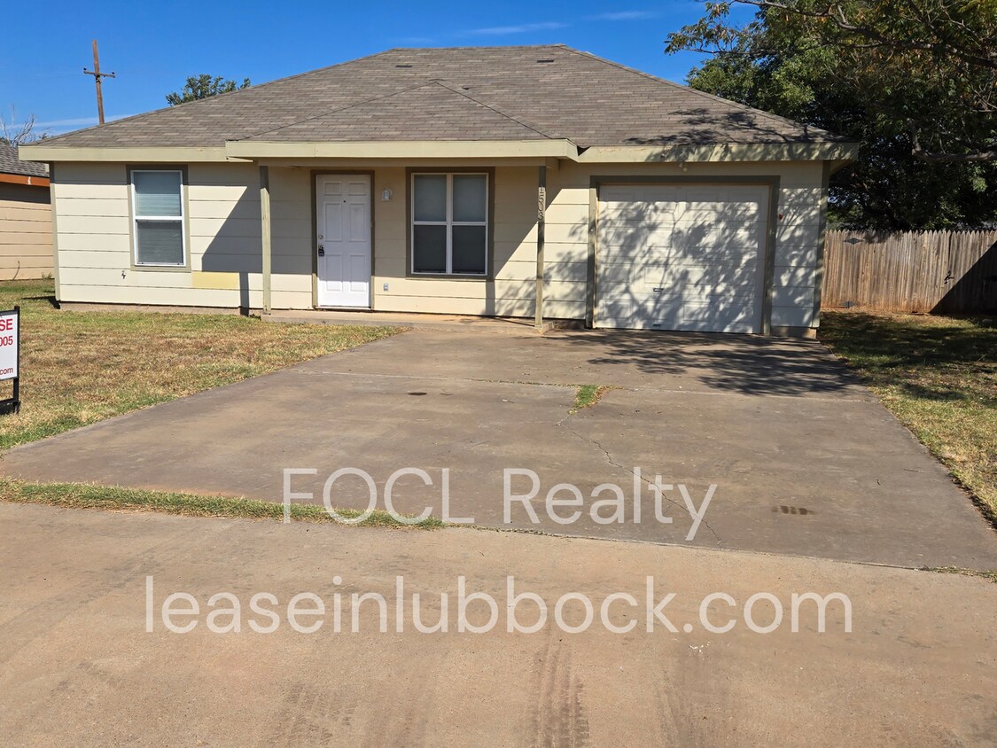 Primary Photo - 2 bedroom, 2 bath, 1 car garage