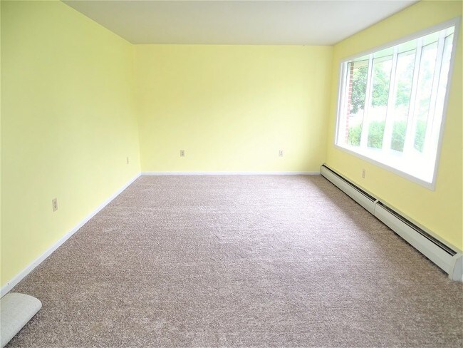 Building Photo - 1111 Valley View Dr