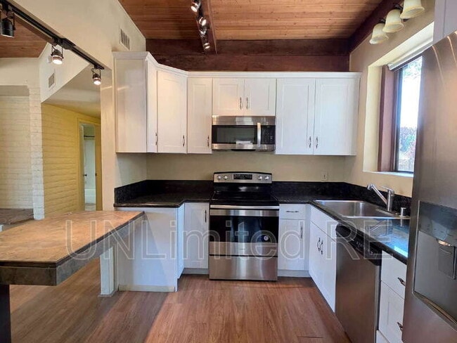 Building Photo - 355 Canyon Diablo Rd