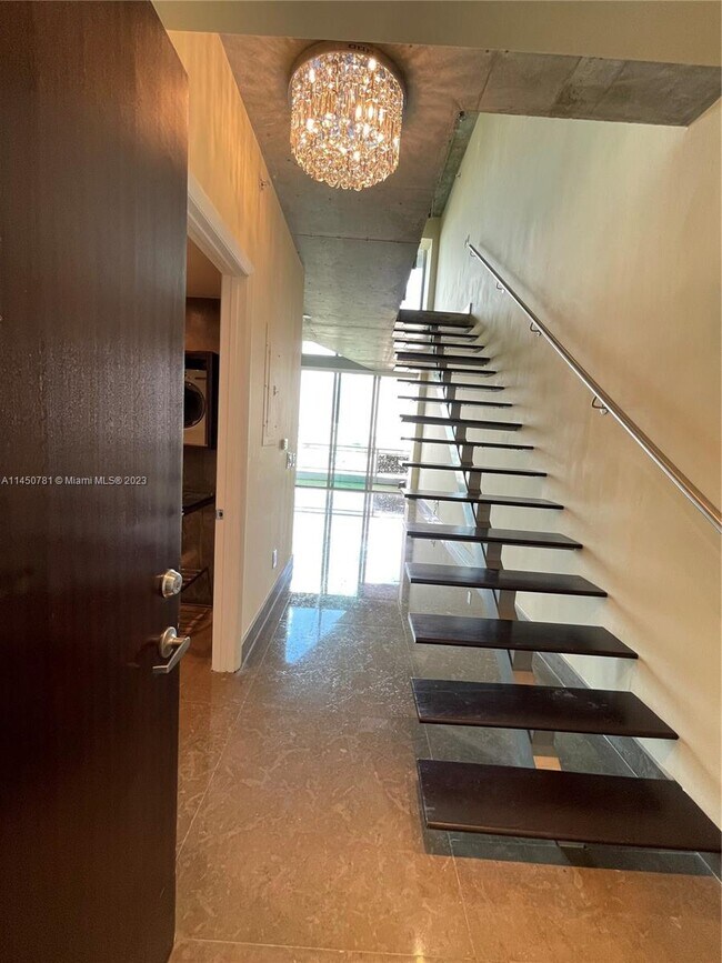 Foto del edificio - 690 SW 1st Ct