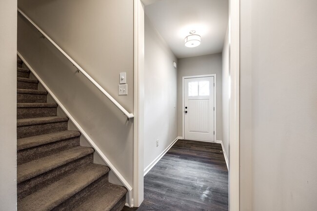 Building Photo - Beautifully maintained 3-bedroom 2-bath To...