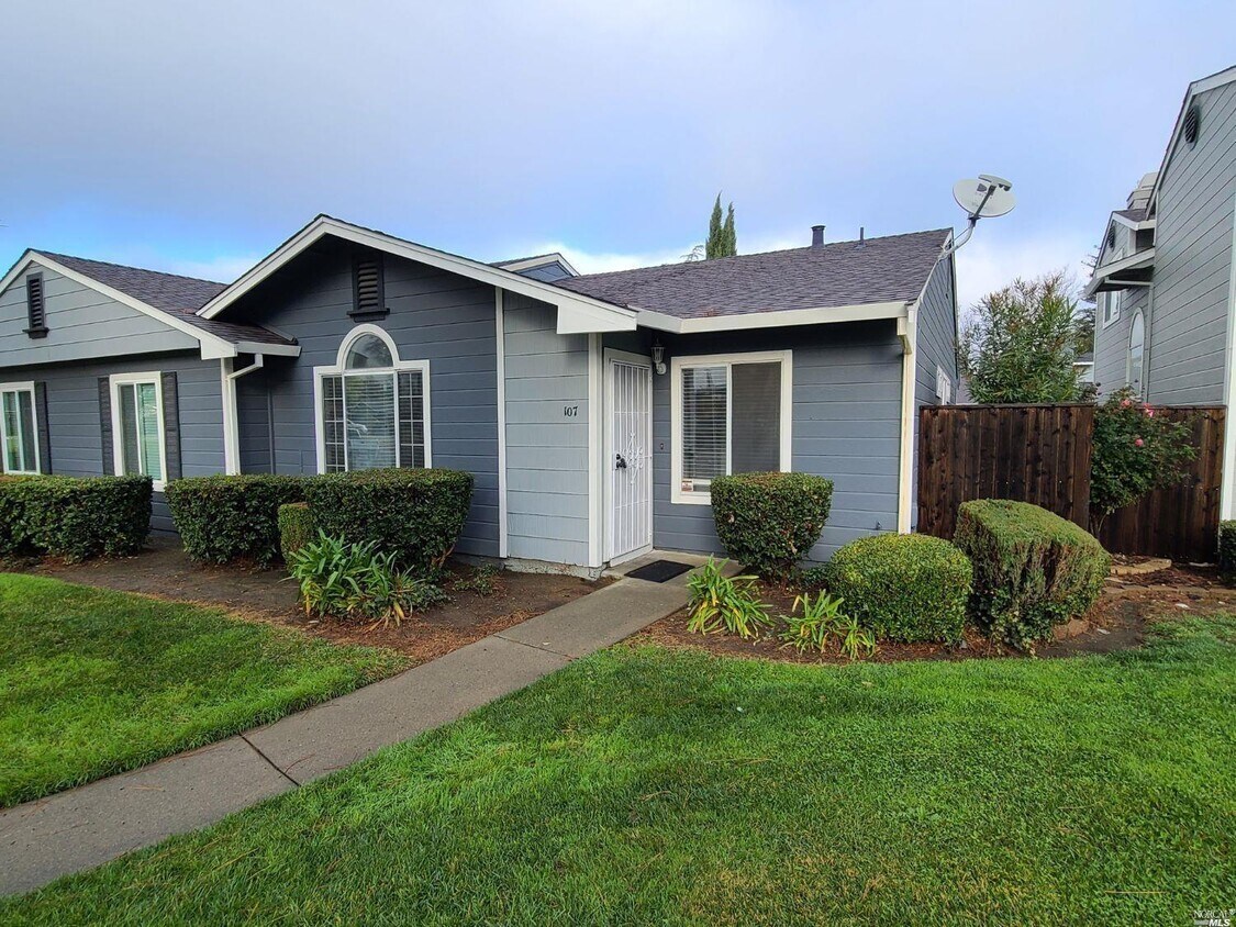 107 Cambridge Dr, Vacaville, CA 95687 Condo for Rent in Vacaville, CA
