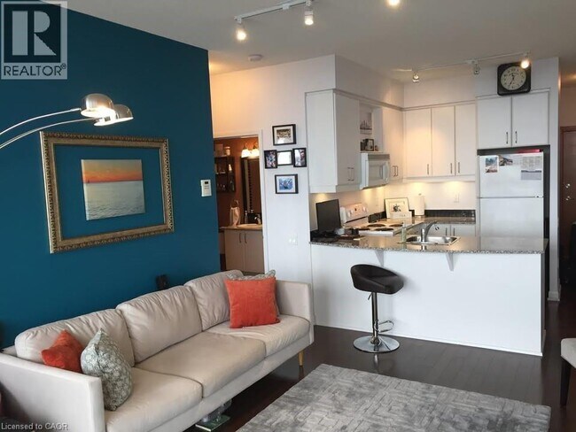 Building Photo - 33 Sheppard Ave E