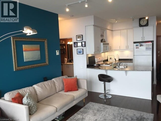 Photo du bâtiment - 33 Sheppard Ave E