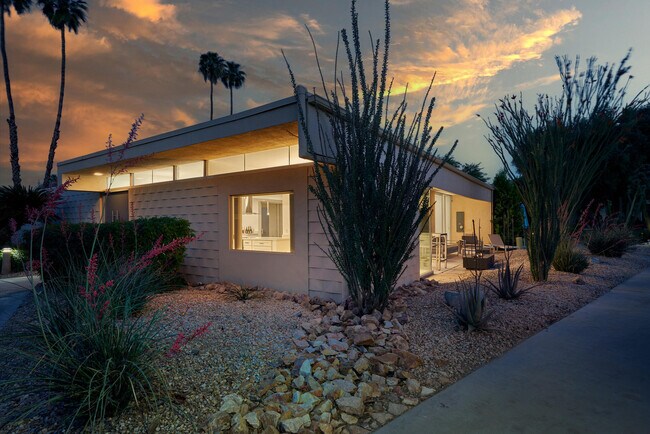 Building Photo - 276 Desert Lakes Dr