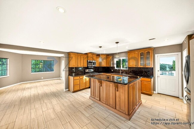 Building Photo - 5187 Llano Dr