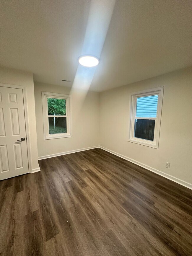 Foto del edificio - Newly renovated house for lease!