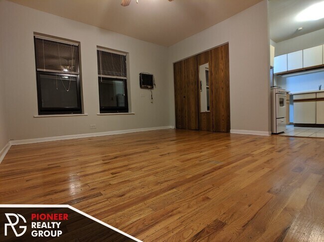 Foto del edificio - 815 W Cornelia Ave