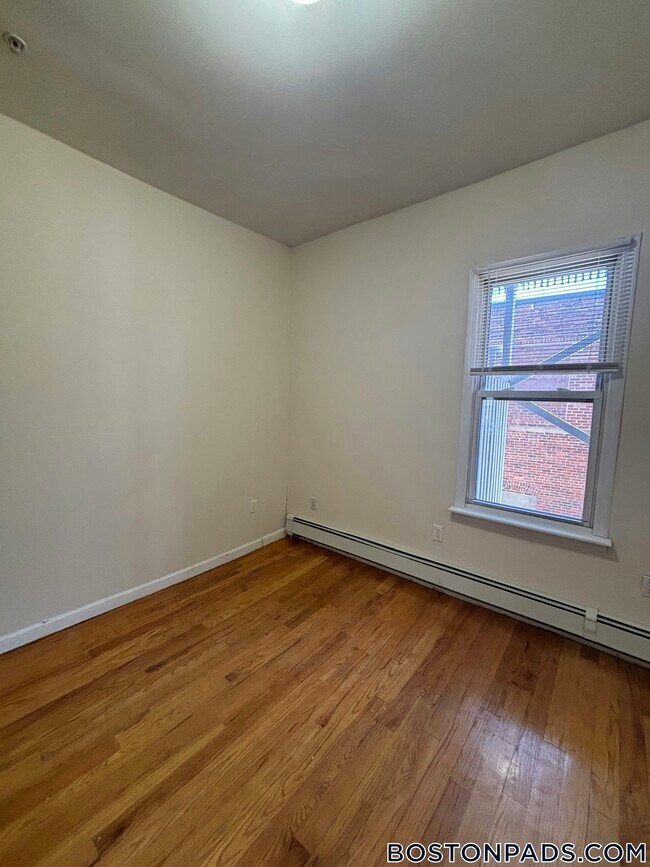 Building Photo - 16 Chelsea St