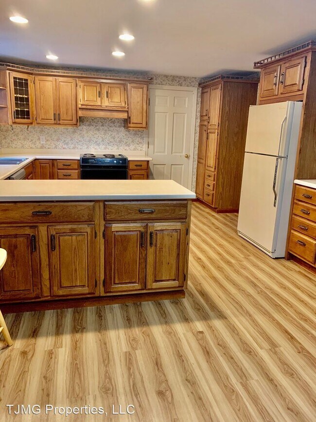 Building Photo - 4 br, 2.5 bath House - 4381 Barford Rd