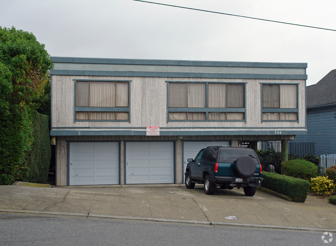 Primary Photo - 324 Commercial Ave