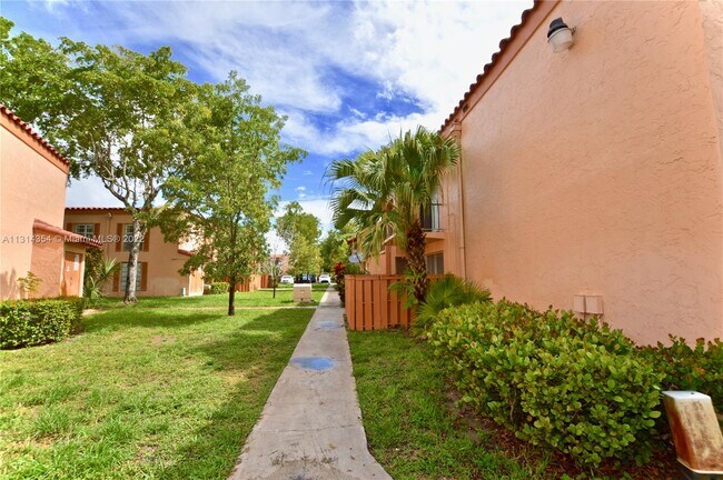 Building Photo - 7101 Miami Lakes Dr