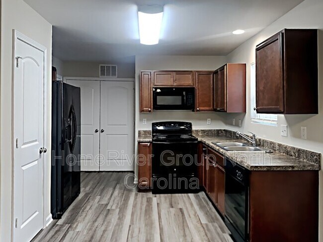 Building Photo - 115 Maple Crest Dr