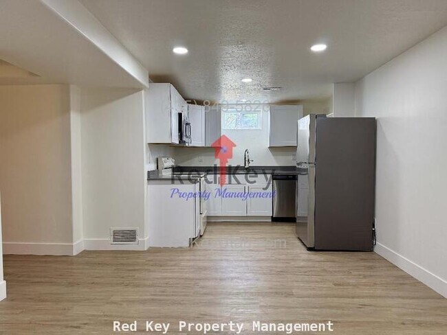 Foto del edificio - Stansbury Ave Duplex