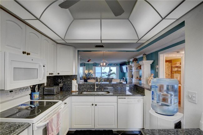 Building Photo - 7400 S Ocean Dr
