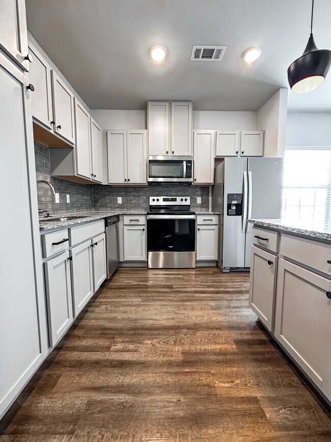 Foto del edificio - 3635 Marine Creek Pkwy