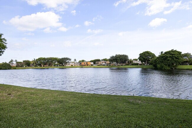Building Photo - 337 Lake Arbor Dr