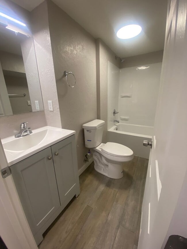 Building Photo - Foothills Properties - Duplex