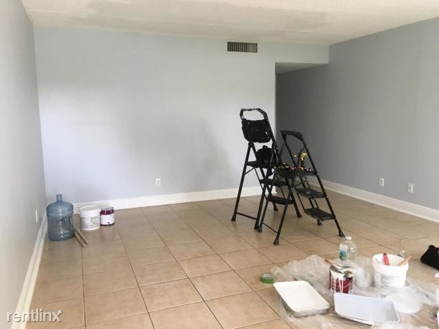 Building Photo - 2 br, 2 bath Condo - 1110 Meadows Cir # 1110