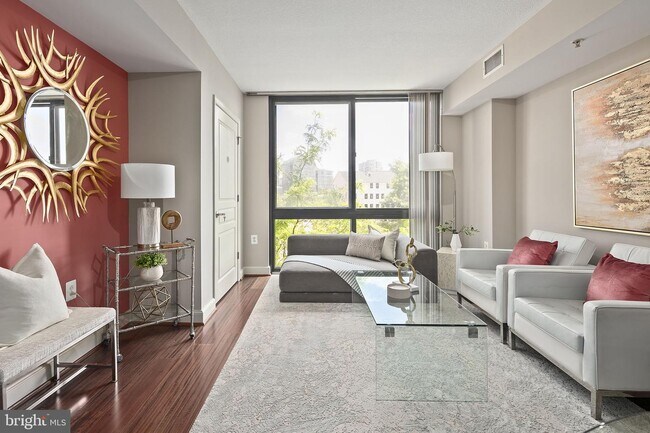 Foto del edificio - 2451 Midtown Ave