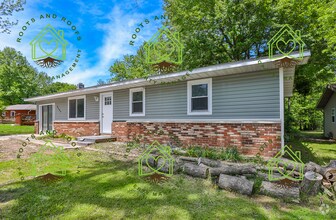 Building Photo - 2509 E Pine Grove Pl