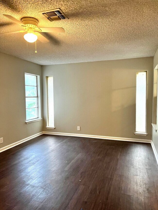 Foto del edificio - 10711 EDGEFIELD