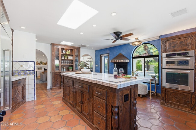 Building Photo - 5828 E Cactus Wren Rd