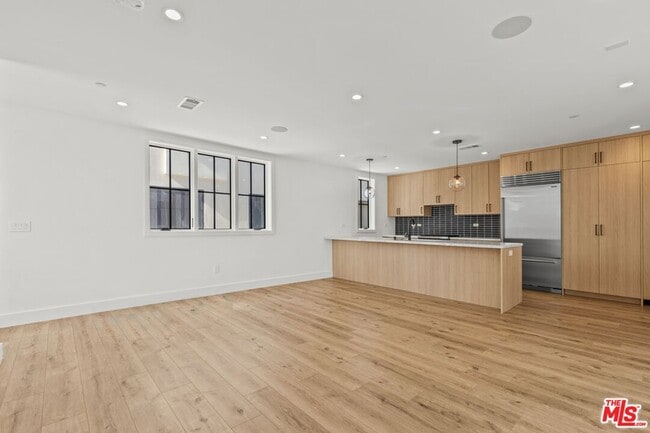 Foto del edificio - 14535 Killion St